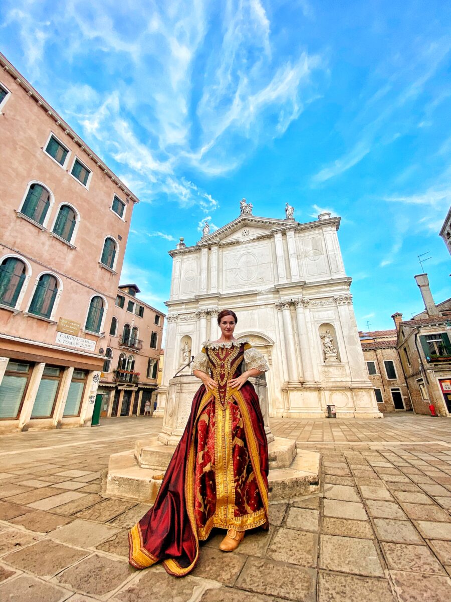 1600’S COSTUME ROSSANA